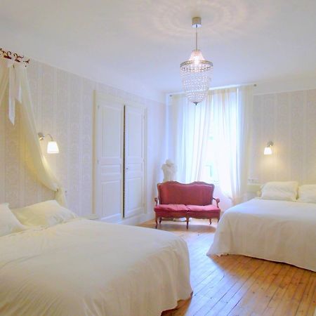 Hotel De La Providence Egliseneuve-d'Entraigues Bagian luar foto
