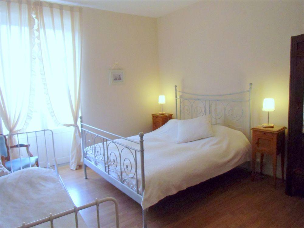 Hotel De La Providence Egliseneuve-d'Entraigues Bagian luar foto