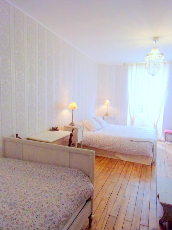 Hotel De La Providence Egliseneuve-d'Entraigues Ruang foto