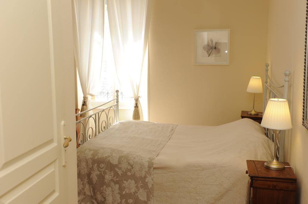 Hotel De La Providence Egliseneuve-d'Entraigues Bagian luar foto