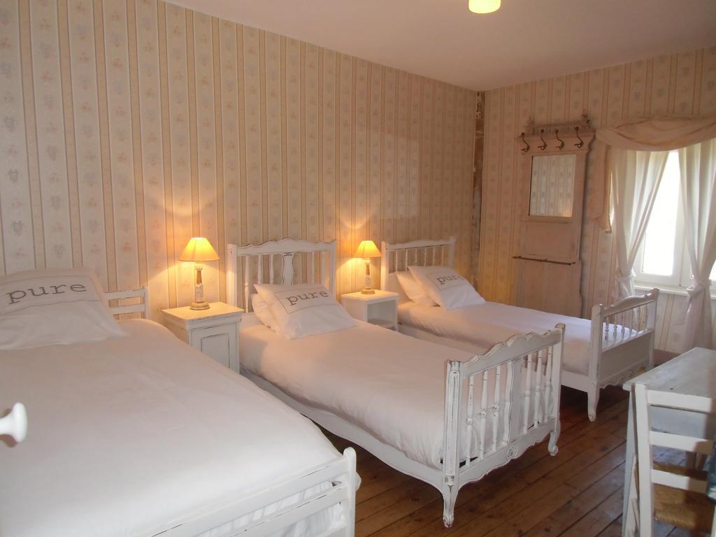 Hotel De La Providence Egliseneuve-d'Entraigues Bagian luar foto