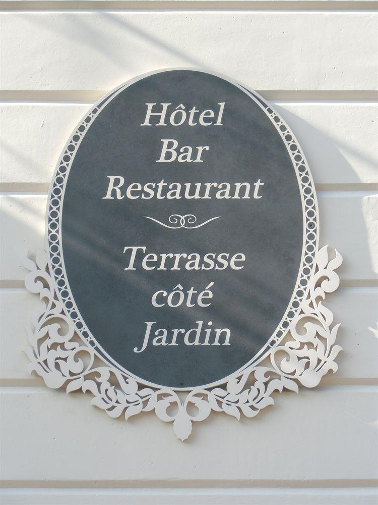 Hotel De La Providence Egliseneuve-d'Entraigues Bagian luar foto
