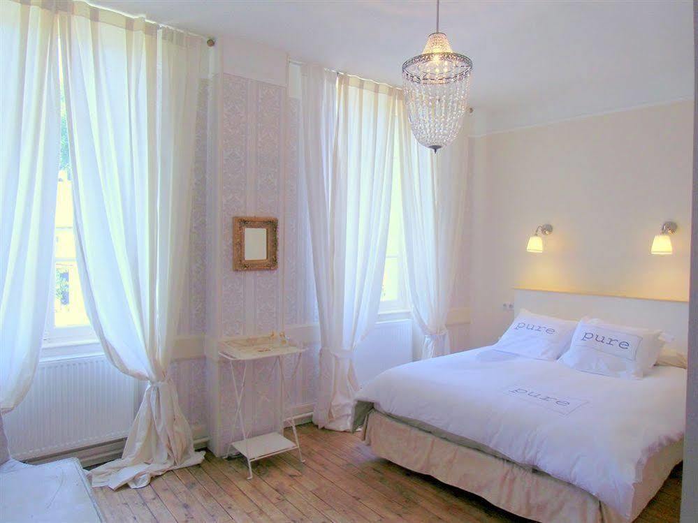 Hotel De La Providence Egliseneuve-d'Entraigues Bagian luar foto